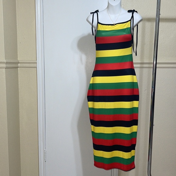 Colorful and striped dress - Picture 3 of 3
